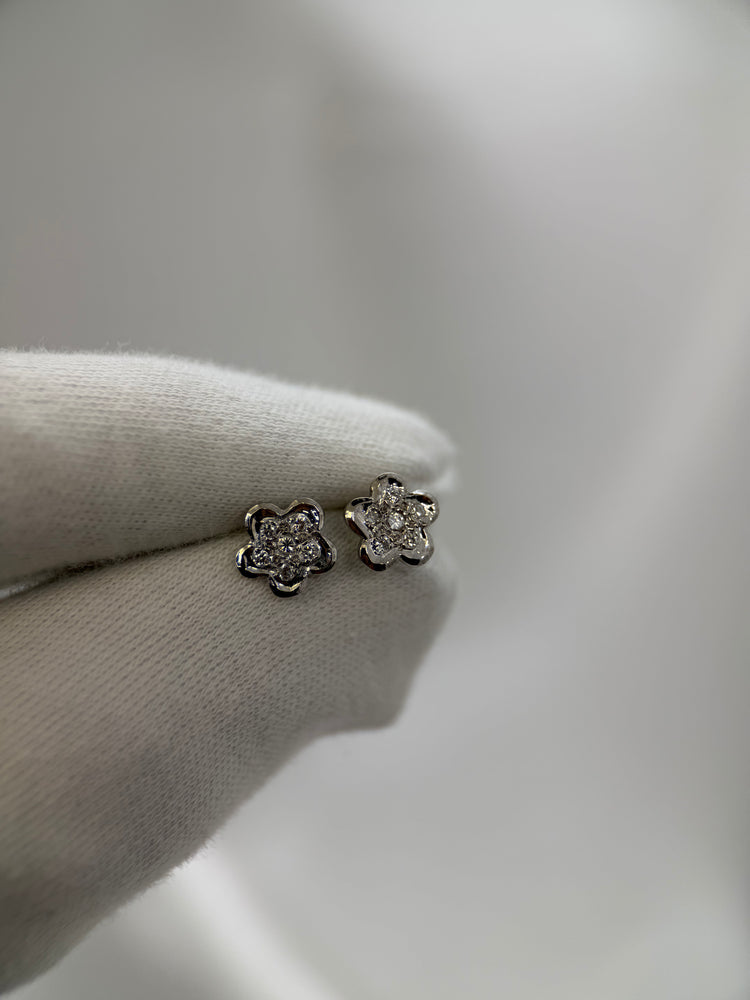 18K Diamantörhängen – Blomma, 0.06 ct