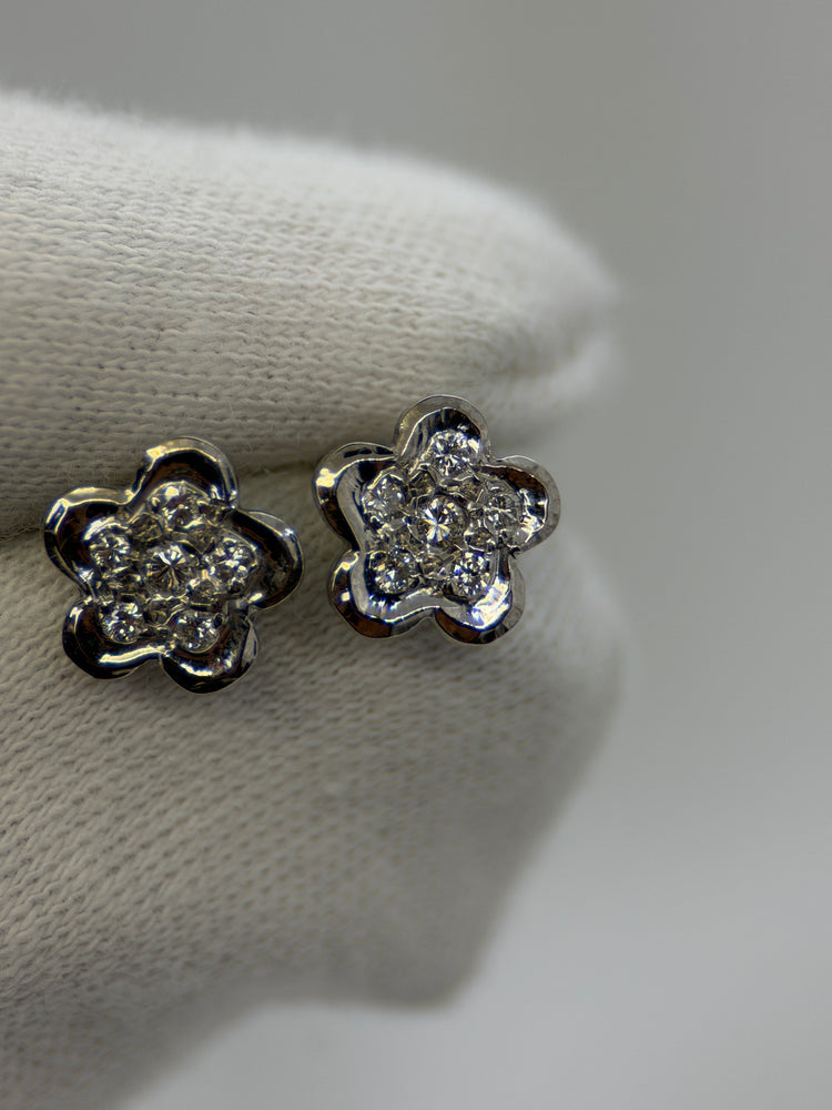 18K Diamantörhängen – Blomma, 0.06 ct