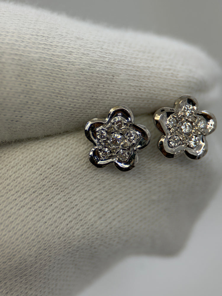 18K Diamantörhängen – Blomma, 0.06 ct