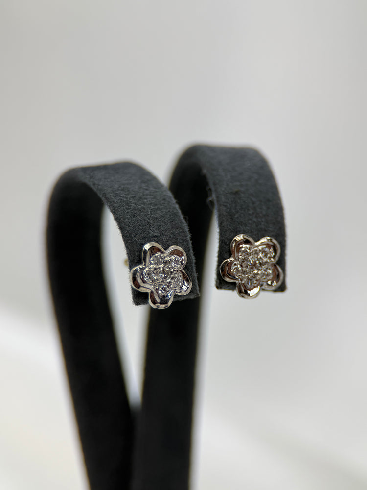 18K Diamantörhängen – Blomma, 0.06 ct