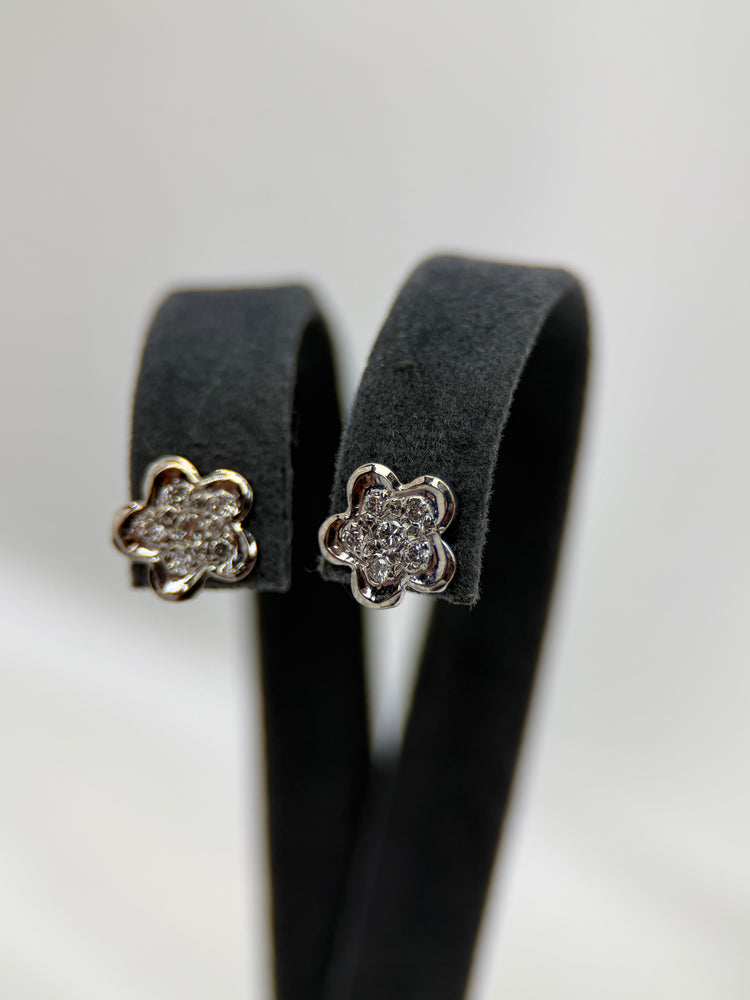 18K Diamantörhängen – Blomma, 0.06 ct