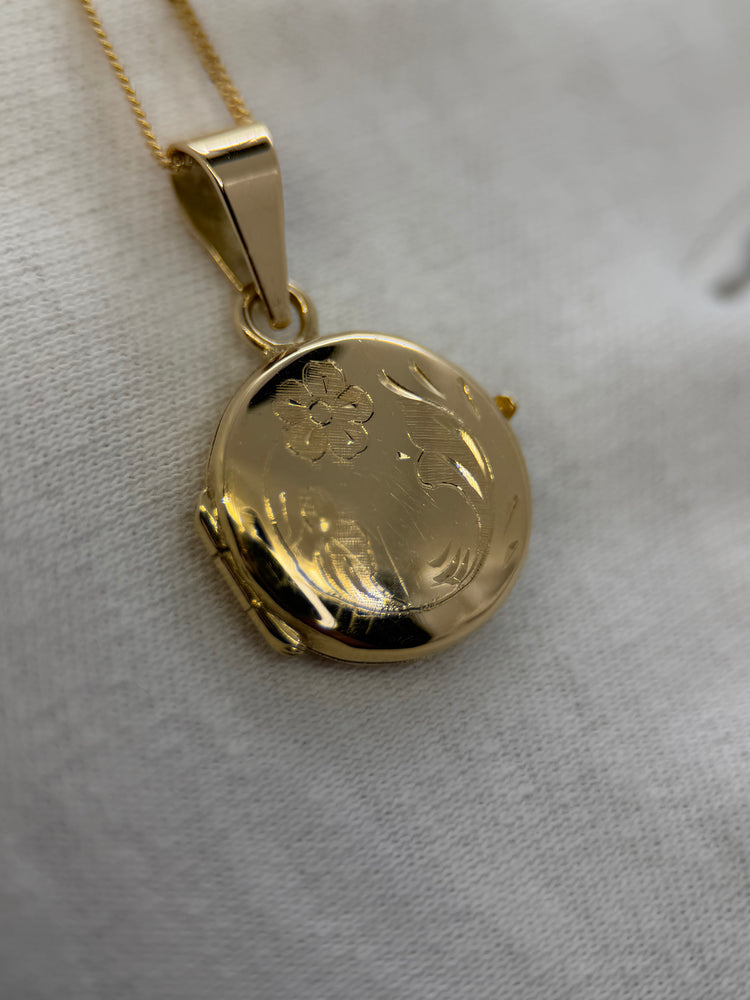 18K Guldmedaljong – Graverat blomstermotiv, 5.0g