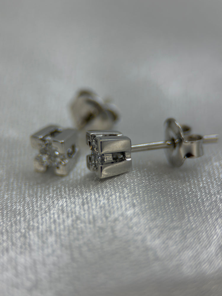 18K Diamond Earrings – 0.16 ct Princess-Cut