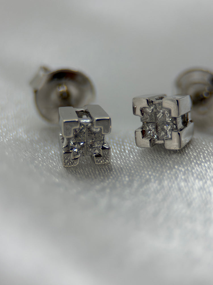 18K Diamond Earrings – 0.16 ct Princess-Cut