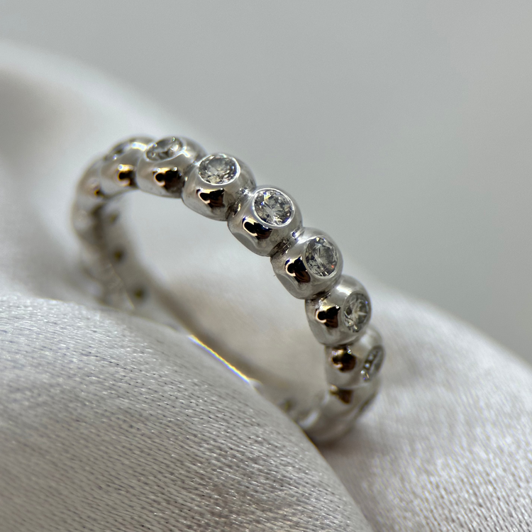 18K Alliansring med diamanter 0,85 ct