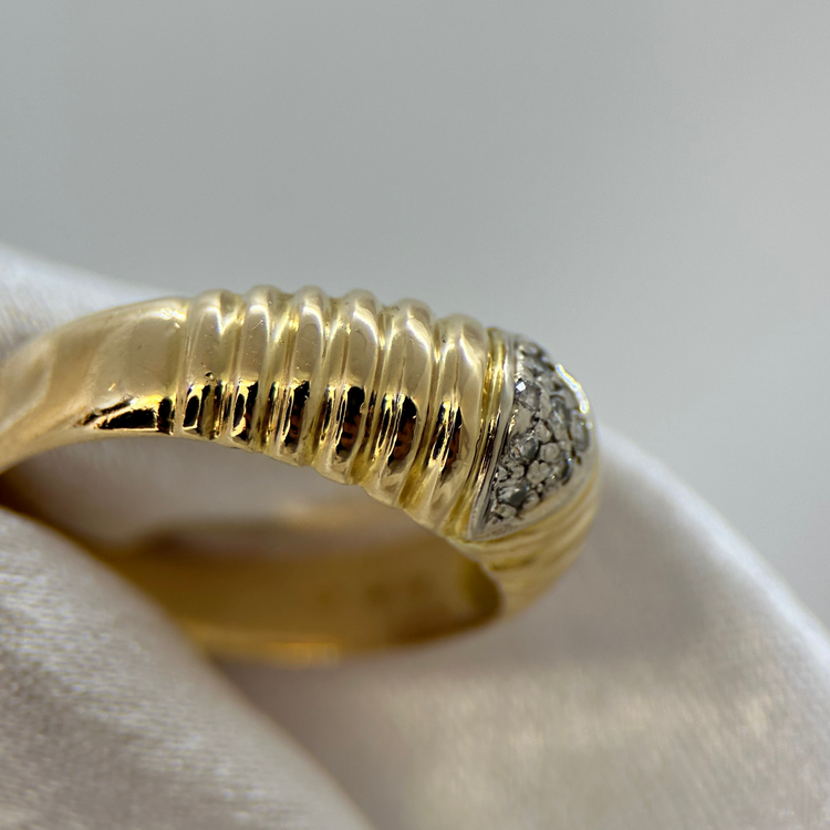 18K Diamond-Set V-Motif Gold Ring