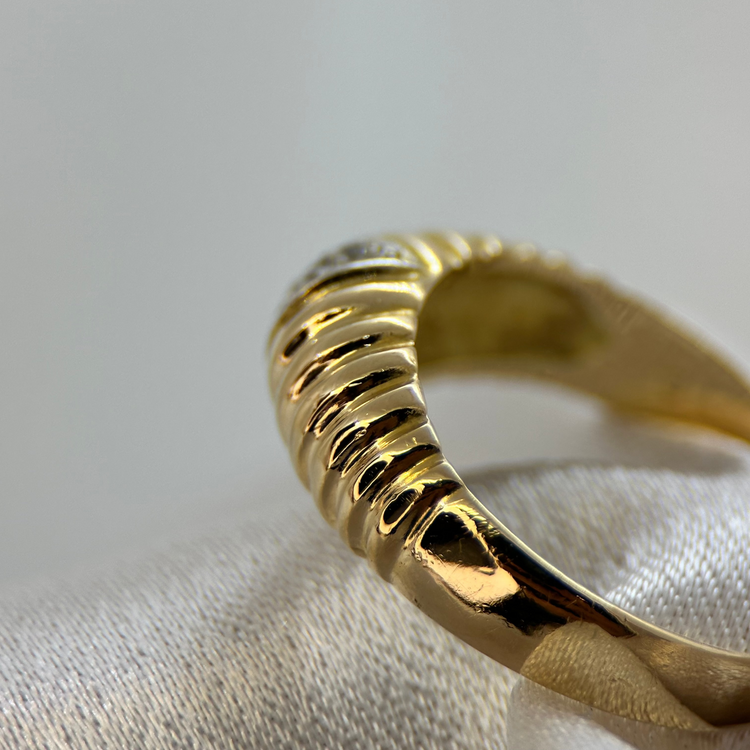 18K Diamond-Set V-Motif Gold Ring