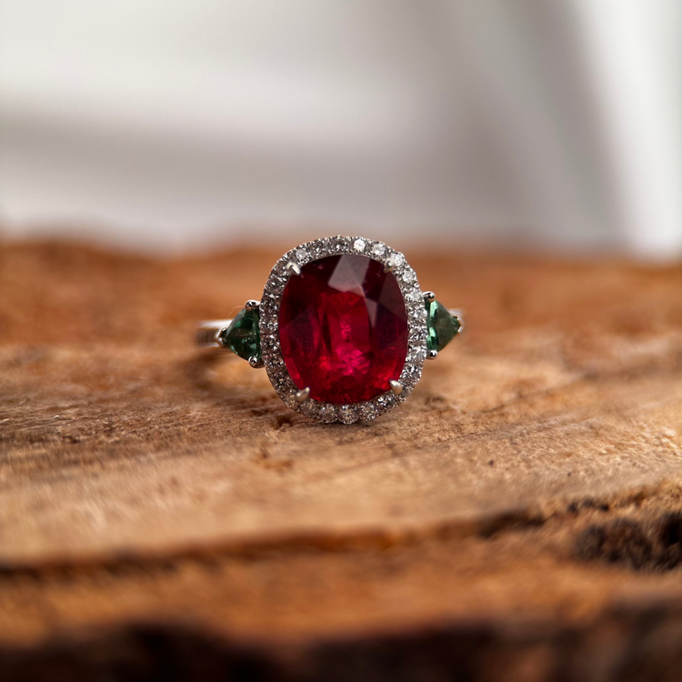 14K Kuddslipad Turmalin, Tsavorit & Diamanthalo-Ring