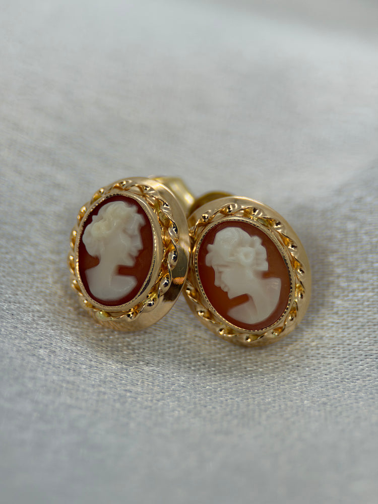 18K Skalcamé set – Hänge & örhängen, damporträtt