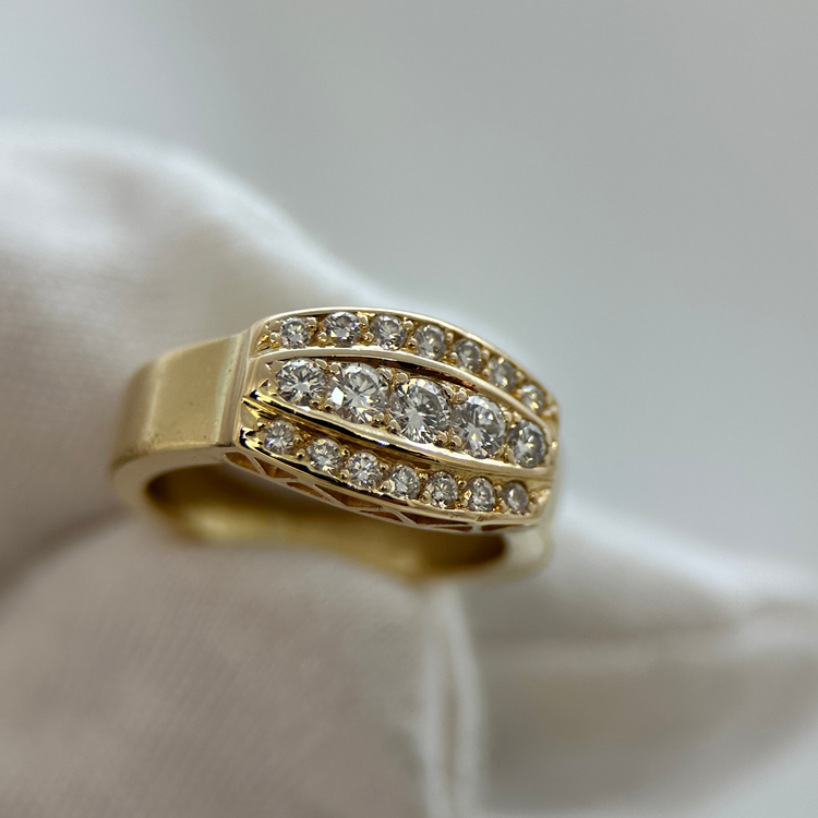 18K Diamantring navetteformad, 0.80ct