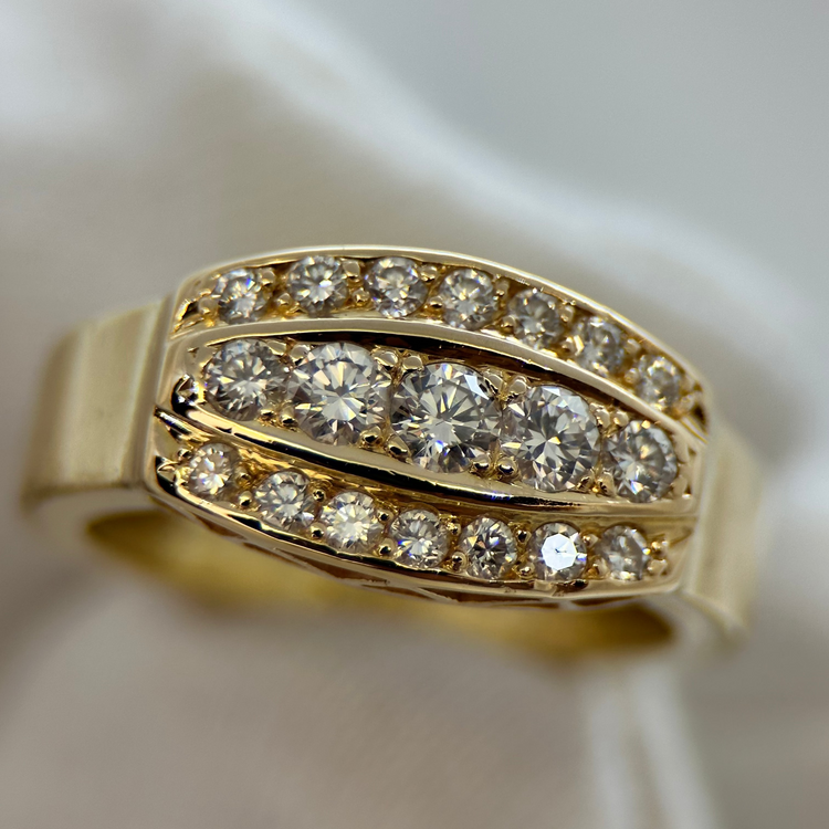 18K Diamantring navetteformad, 0.80ct