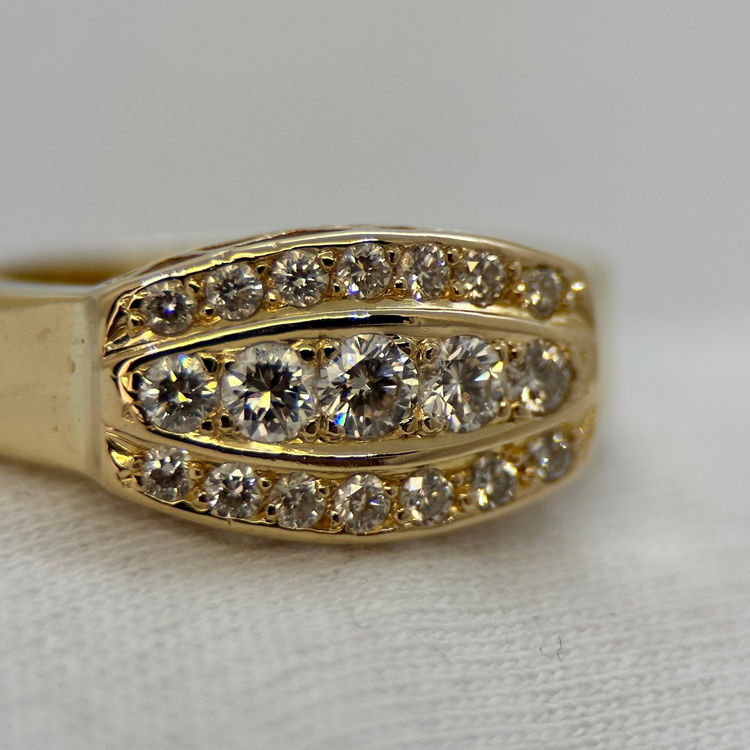 18K Diamantring navetteformad, 0.80ct