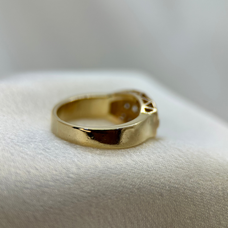 18K Diamantring navetteformad, 0.80ct