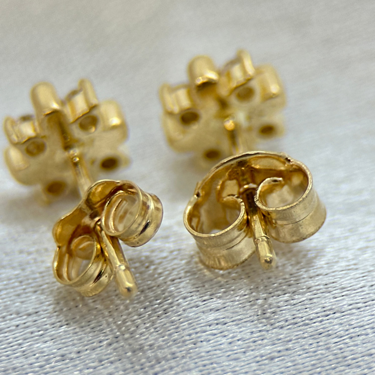 18K Diamantörhängen i Korsdesign - 0,12ct