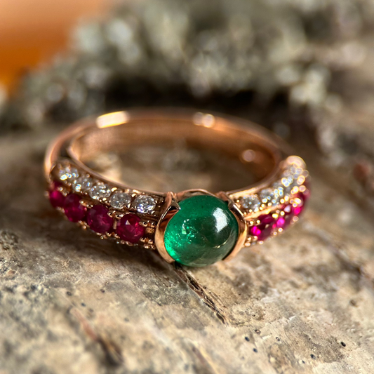 14K Roséguld Tsavorit Cabochon-Ring med Rubin och Diamanter