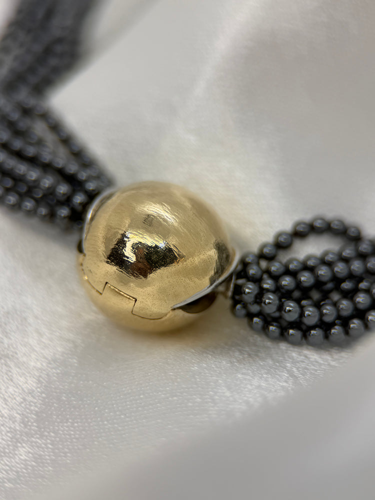 Ole Lyngaard: 14K Hematitpärlhalsband – 8 strängar, 43 cm