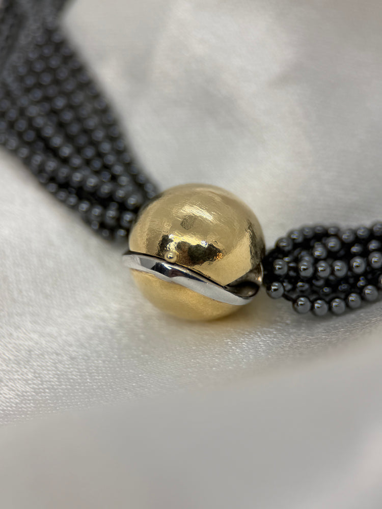 Ole Lyngaard: 14K Hematitpärlhalsband – 8 strängar, 43 cm