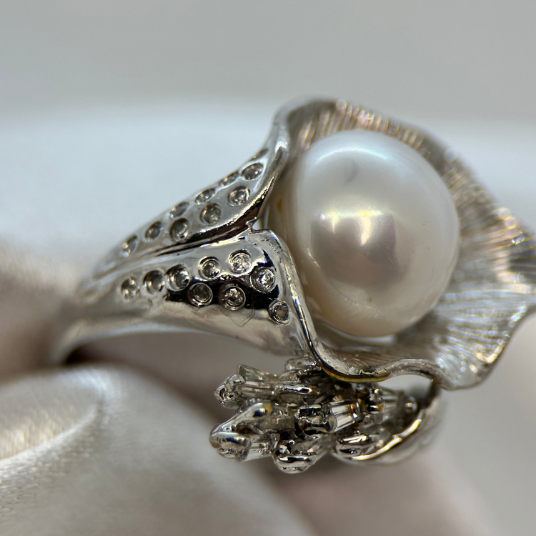 18K Ring med odlade pärlor och diamanter