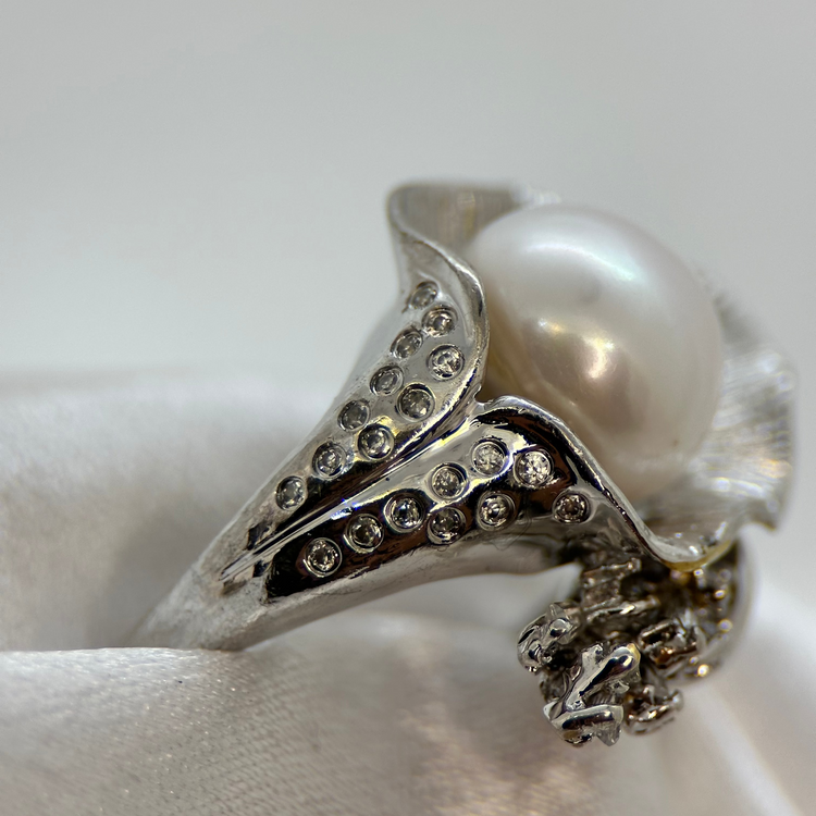 18K Ring med odlade pärlor och diamanter