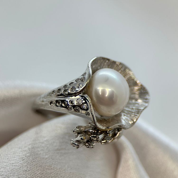 18K Ring med odlade pärlor och diamanter