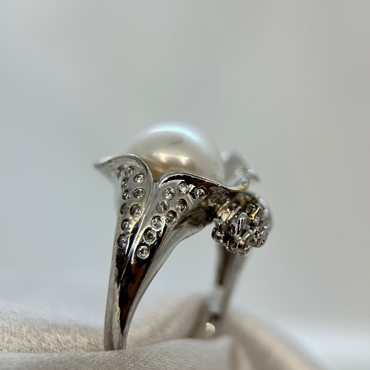 18K Ring med odlade pärlor och diamanter