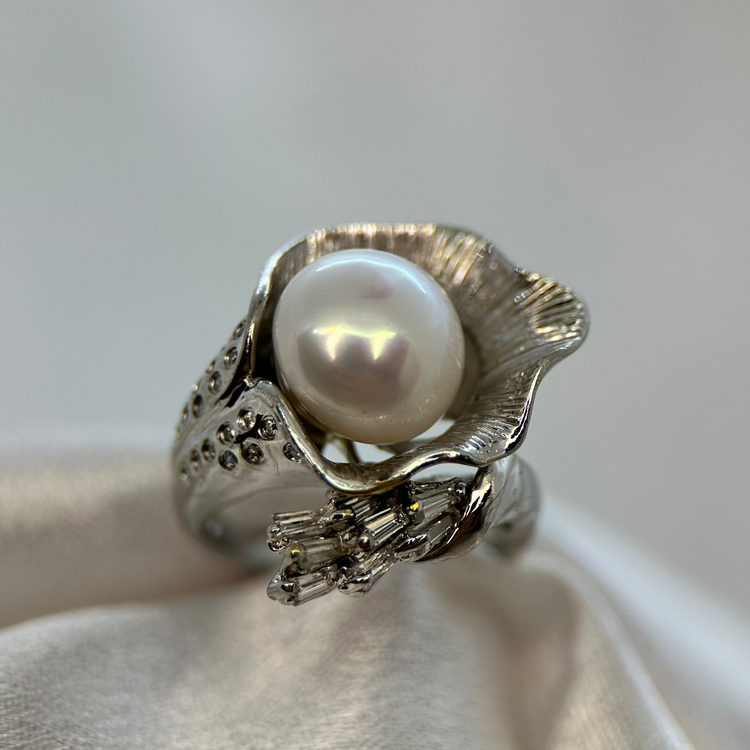 18K Ring med odlade pärlor och diamanter