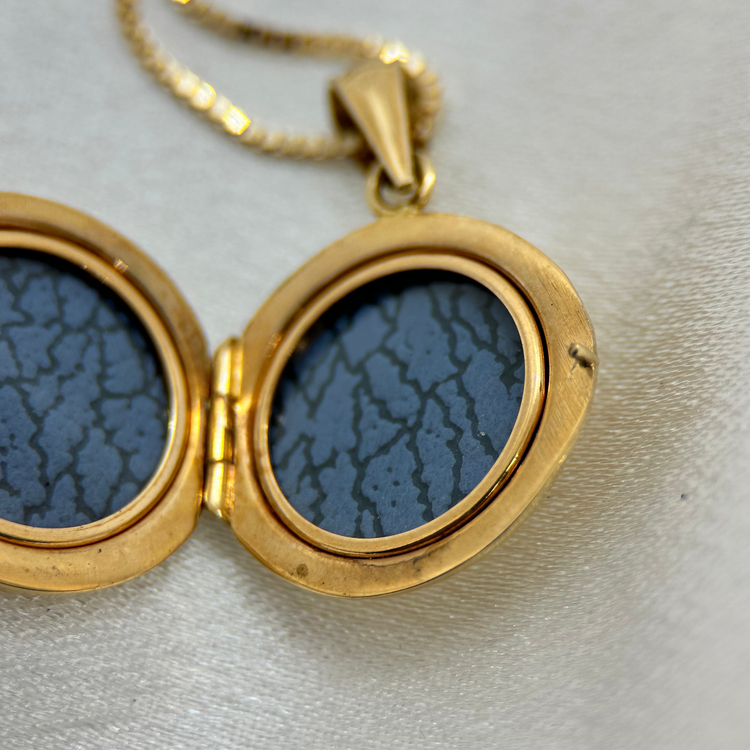 18K Medaljong med fröpärla - 4,1g