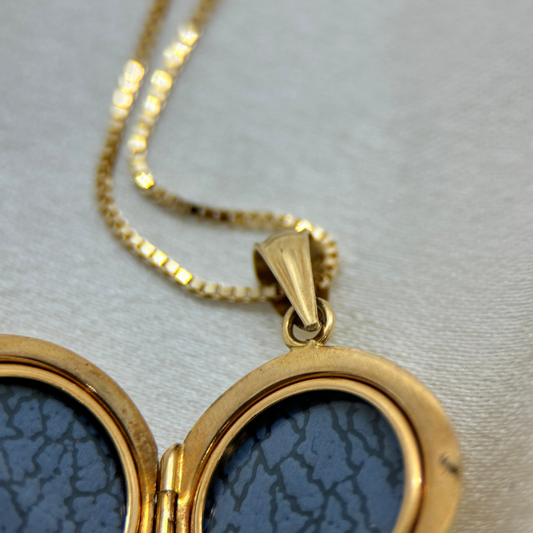 18K Medaljong med fröpärla - 4,1g