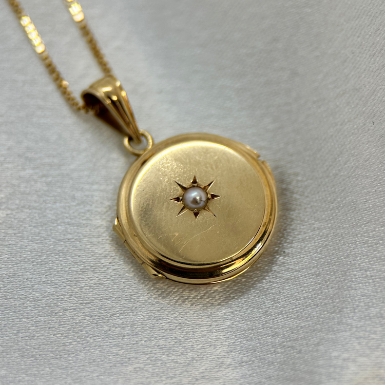 18K Medaljong med fröpärla - 4,1g