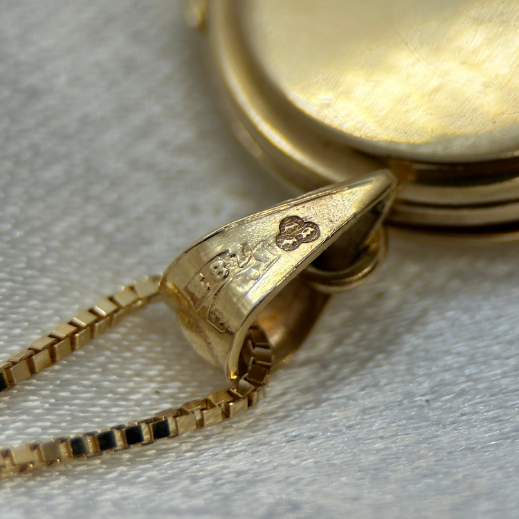 18K Medaljong med fröpärla - 4,1g