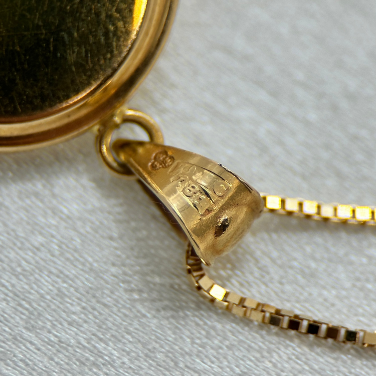 18K Medaljong med fröpärla - 4,1g