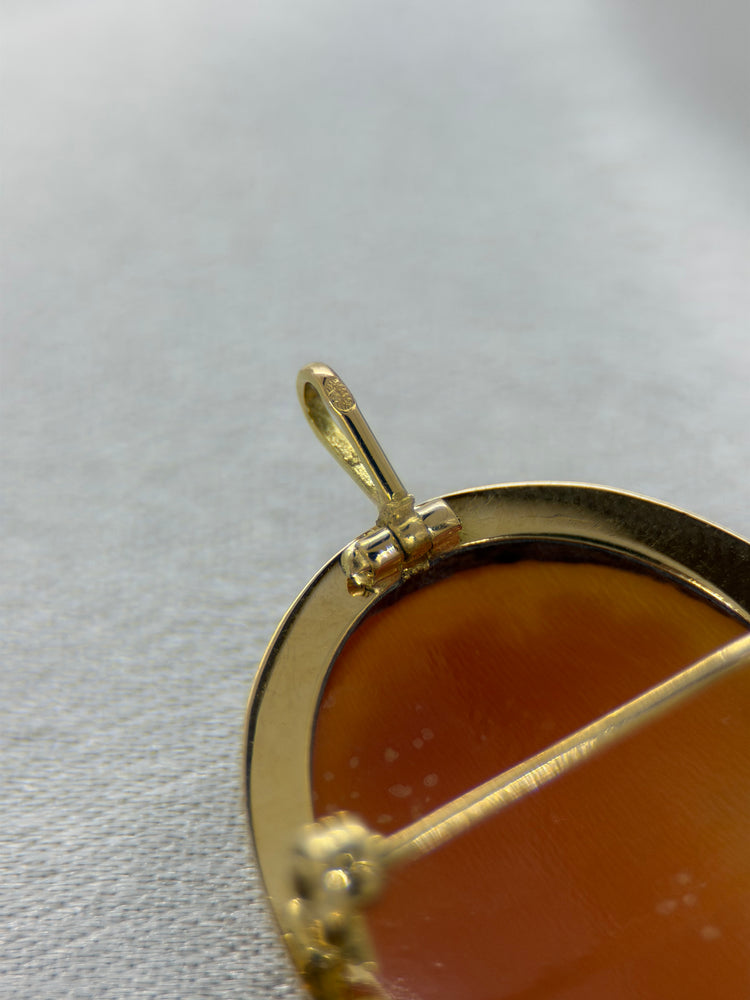18K Snäckcamé hänge/brosch – Damsilhuett, 3.4 cm