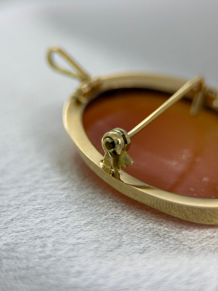 18K Snäckcamé hänge/brosch – Damsilhuett, 3.4 cm