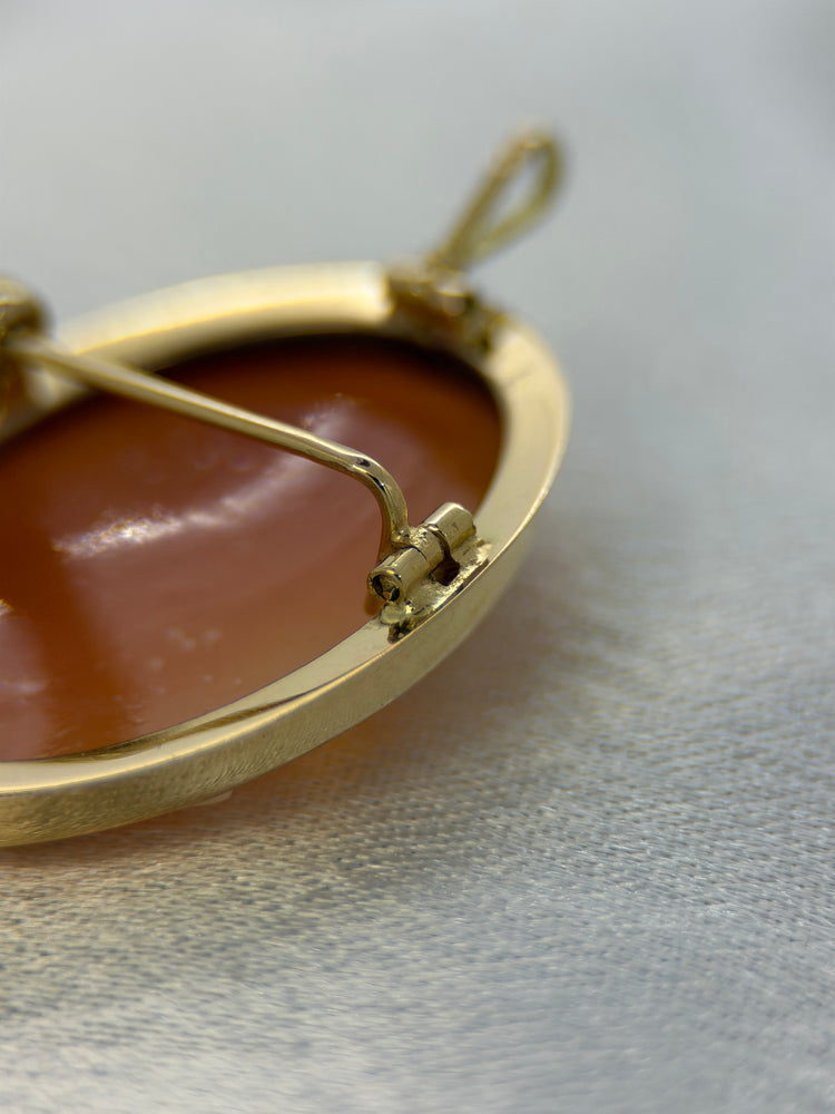 18K Snäckcamé hänge/brosch – Damsilhuett, 3.4 cm