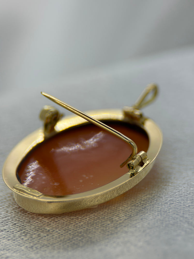 18K Snäckcamé hänge/brosch – Damsilhuett, 3.4 cm