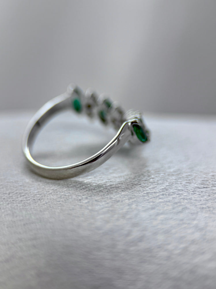 18K Emerald and Diamond Ring – 0.30 ct Diamonds, Size 56