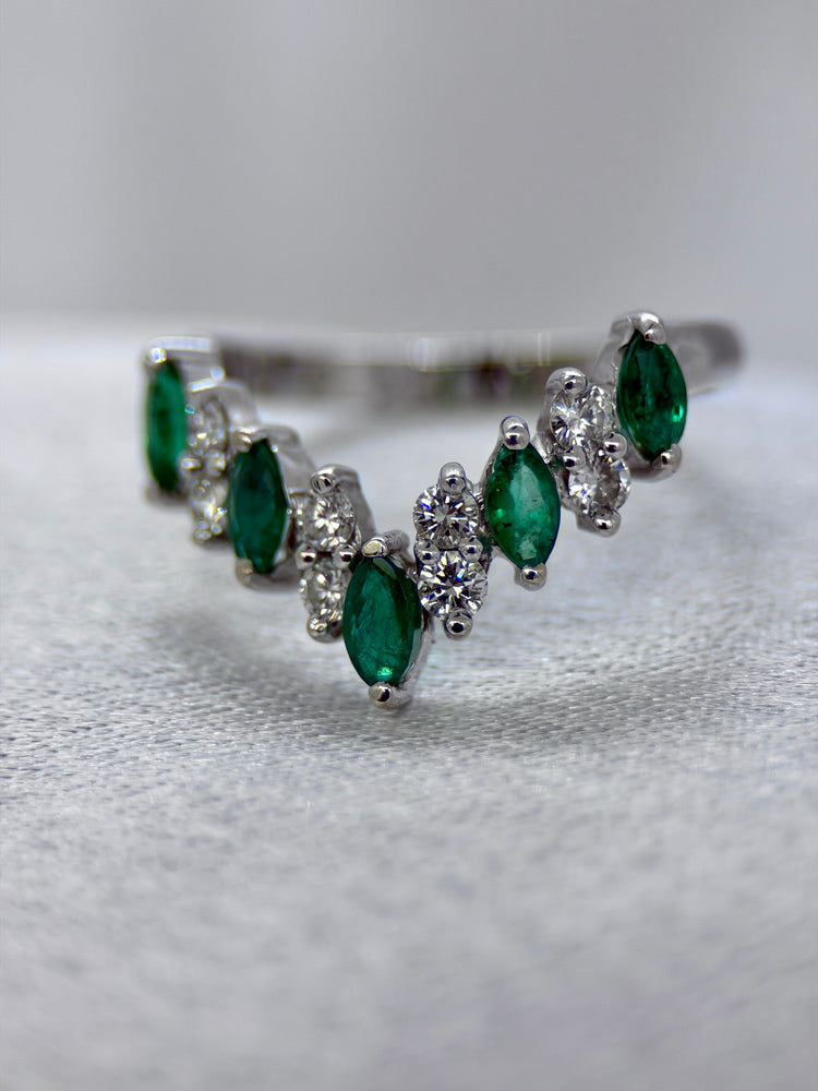 18K Emerald and Diamond Ring – 0.30 ct Diamonds, Size 56