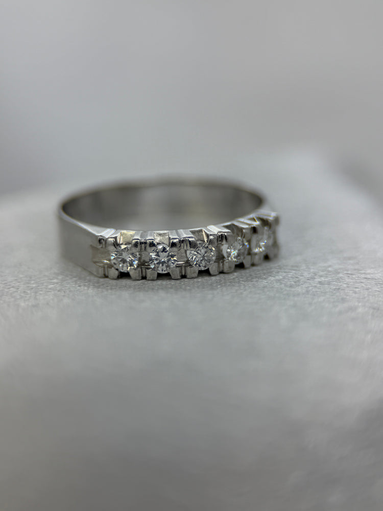 18K Five-Stone Diamond Ring – 0.30 ct, Size 57.5