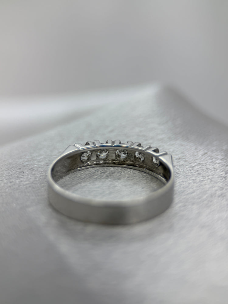 18K Five-Stone Diamond Ring – 0.30 ct, Size 57.5