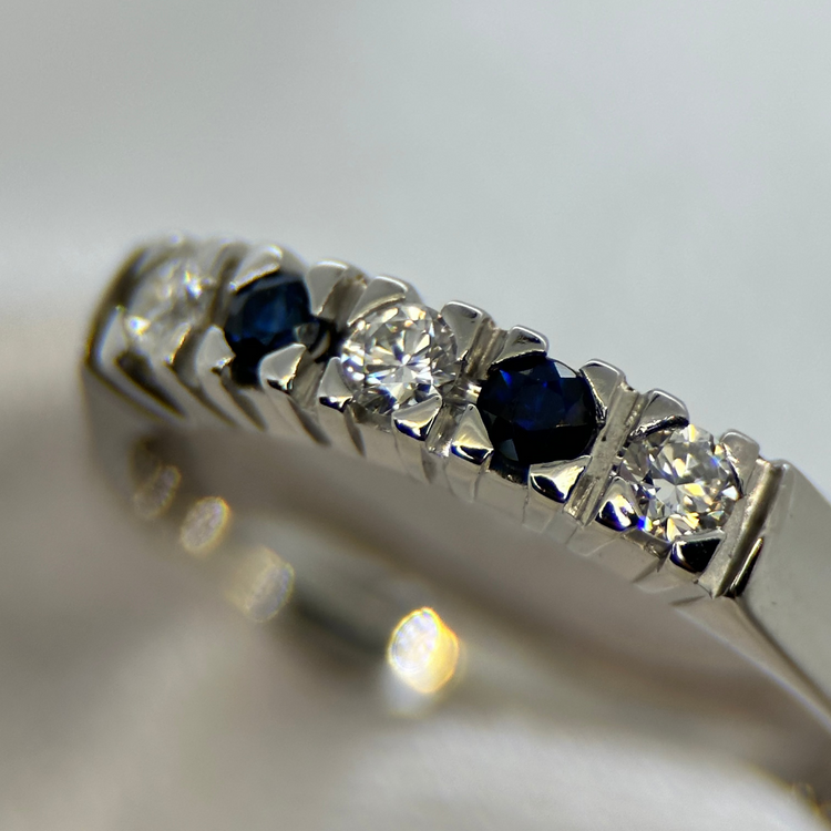 18K Safir och diamantring - 0.15ct