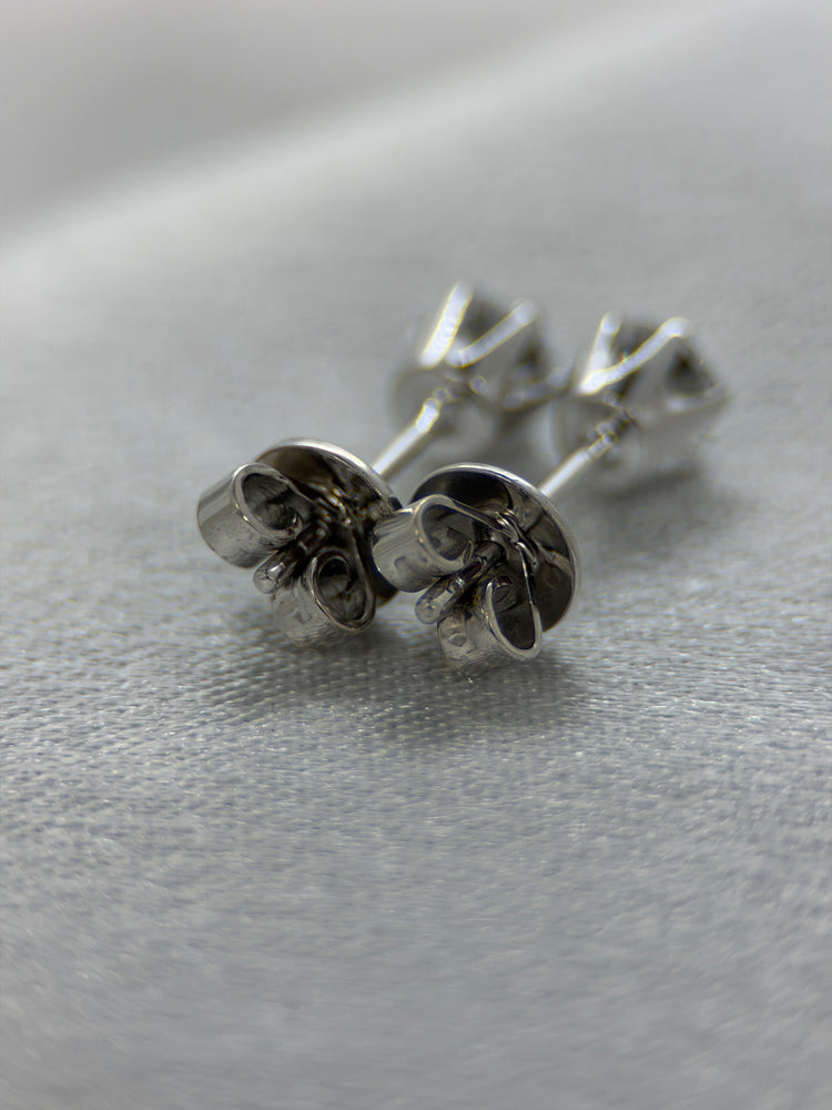 18K Diamond Stud Earrings – 0.45 ct each, White Gold