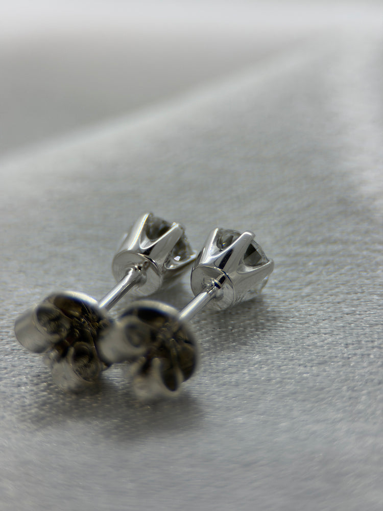 18K Diamond Stud Earrings – 0.45 ct each, White Gold