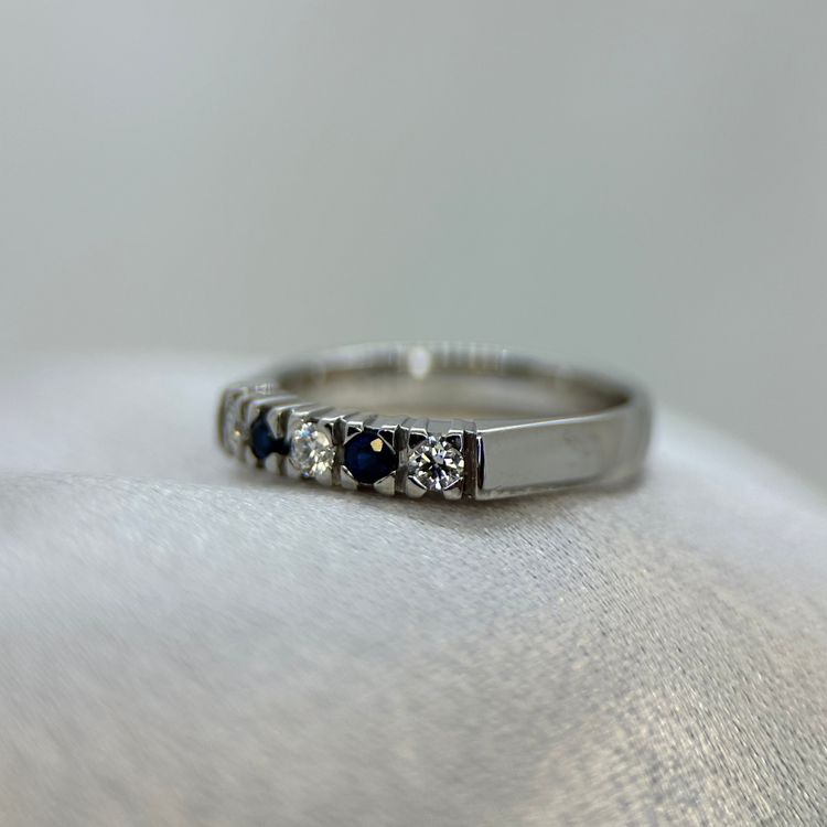 18K Safir och diamantring - 0.15ct