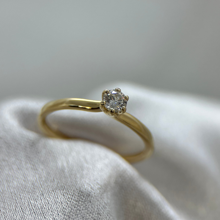 18K Enstens diamantring, 0.20ct