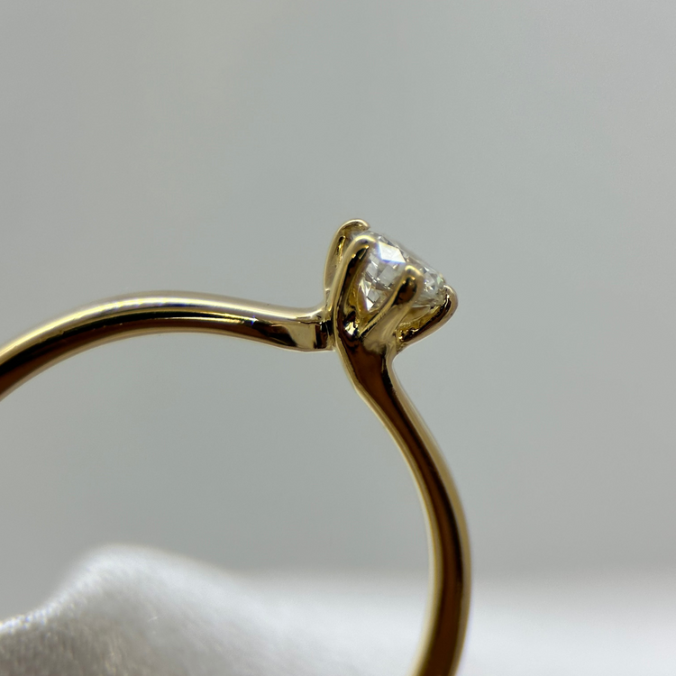 18K Enstens diamantring, 0.20ct