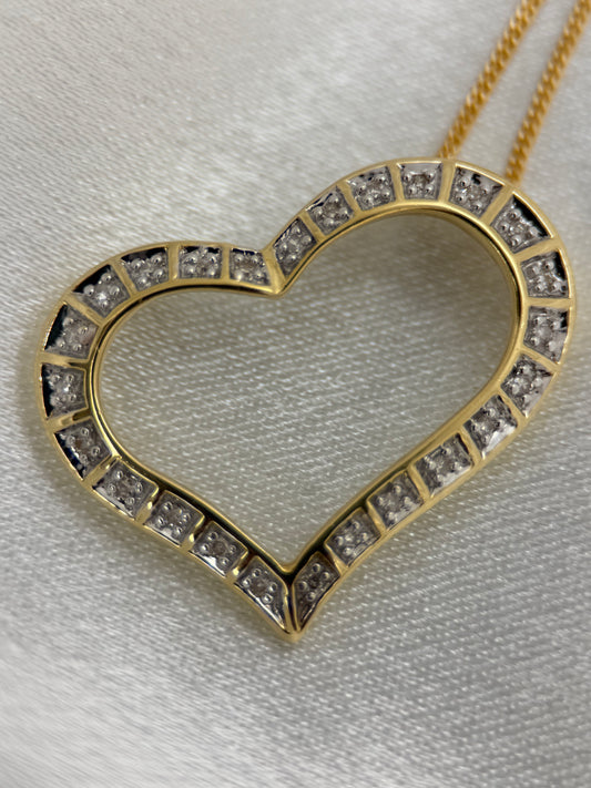 18K Hjärtformat hänge med diamanter – 0.13 ct, 2.8 cm