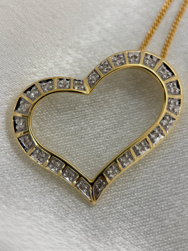 18K Hjärtformat hänge med diamanter – 0.13 ct, 2.8 cm