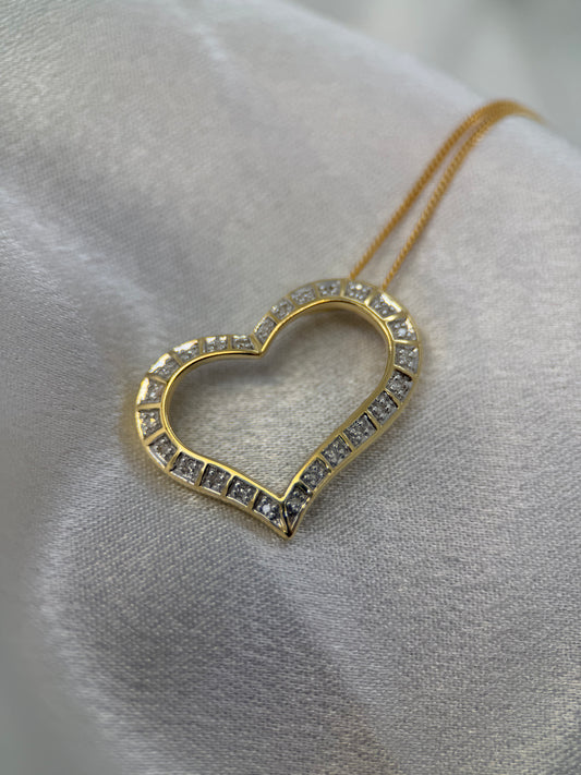 18K Hjärtformat hänge med diamanter – 0.13 ct, 2.8 cm