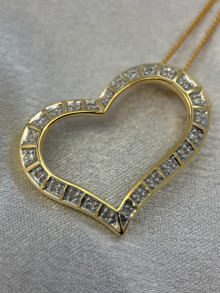 18K Hjärtformat hänge med diamanter – 0.13 ct, 2.8 cm