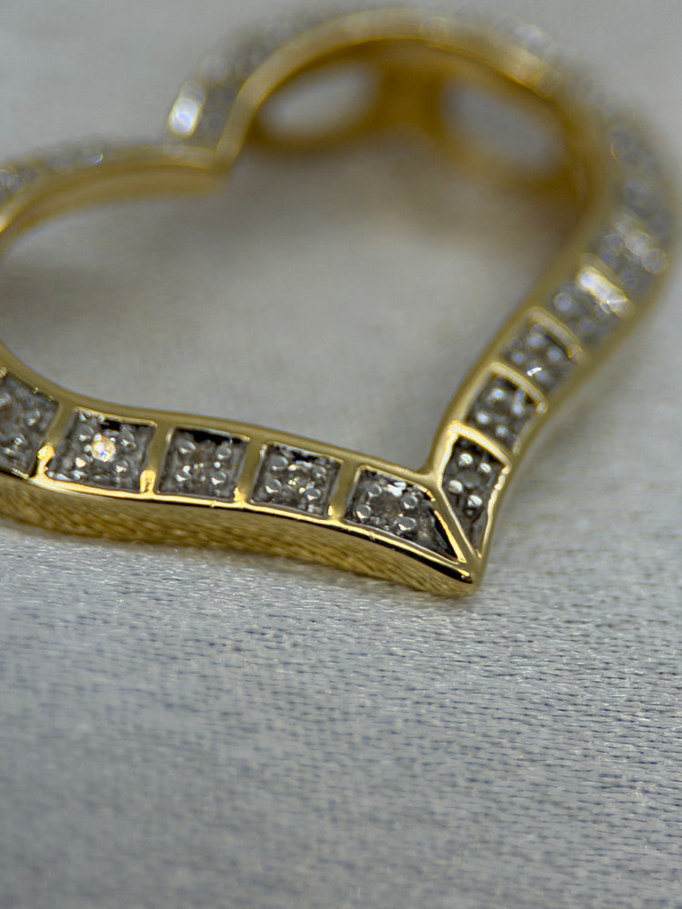 18K Hjärtformat hänge med diamanter – 0.13 ct, 2.8 cm